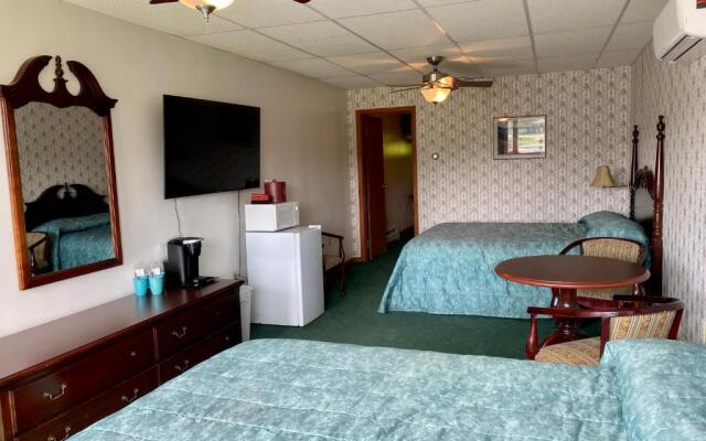 Sara Placid Inn & Suites