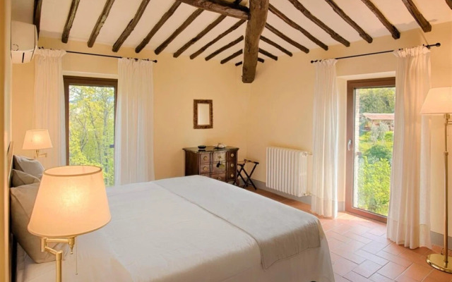 Villa in Castellina w Pool Garden Winery