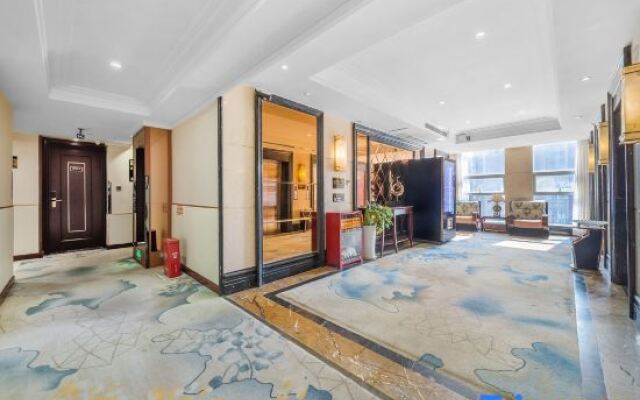 Yifeng Hotel (Wenli College Honghe Campus Store)