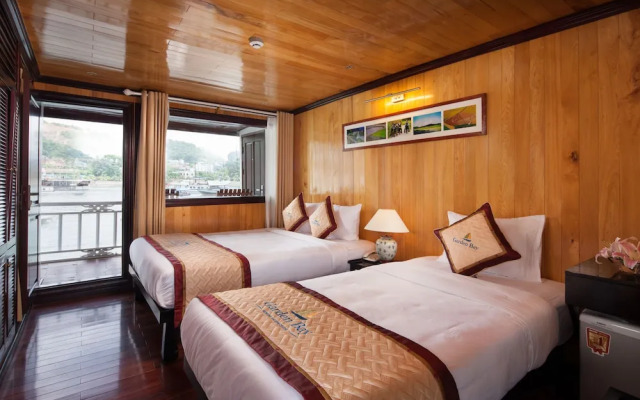 Garden Bay Luxury Cruise