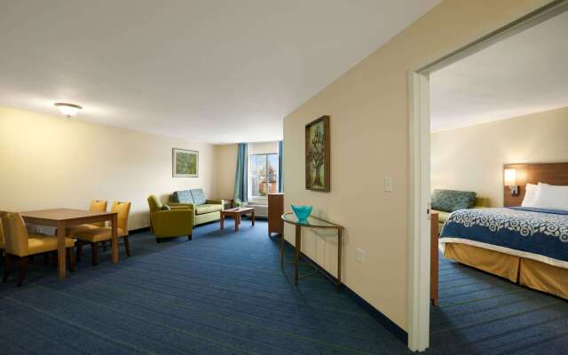 Days Inn & Suites by Wyndham Altoona