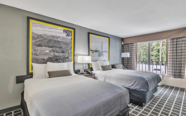 Super 8 by Wyndham Morganton