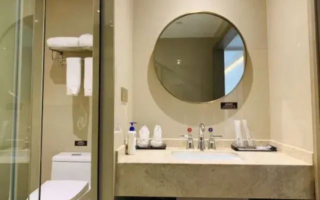 Mr. Robb Hotel (Chongqing West Railway Station)