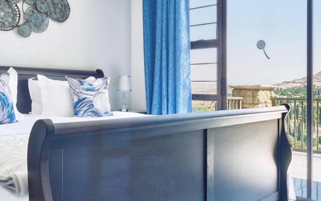 8 Sleeper Villa and 4 Sleeper Flatlet