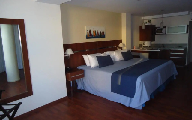 Hotel Puerto Amarras