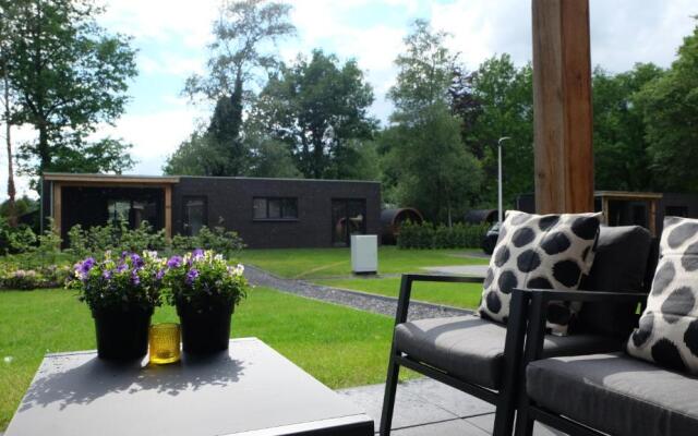 The Black Oak - Luxe bungalow met prive sauna