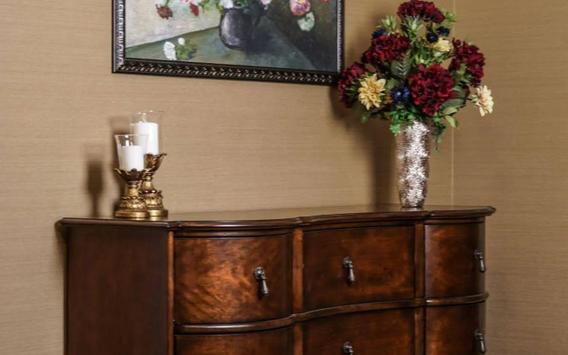 The Mount Vernon Grand Hotel