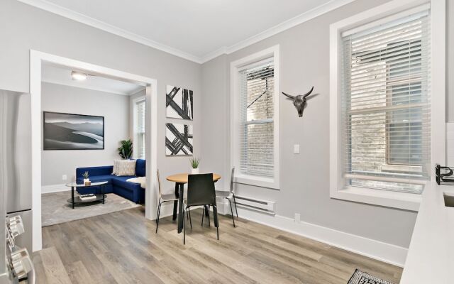 Comfy & Stylish 2BR 1BA in West Town