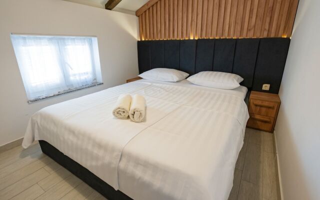 Apartments Ellena