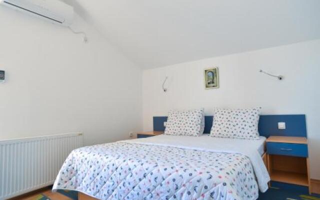 Apartments and Rooms Drago