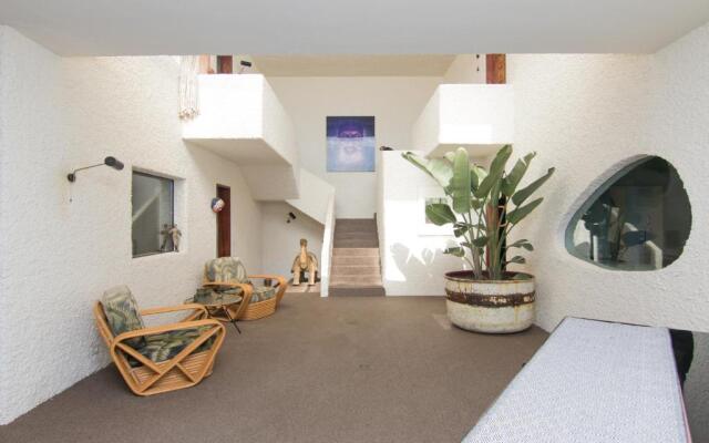 Exclusive Design Villa : 1080 m2, oceanfront, 2 swimming pools.