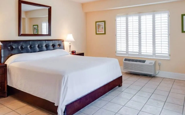 Naples Park Central Hotel