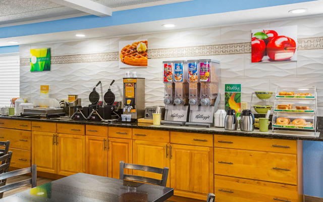 Quality Inn & Suites near Six Flags East