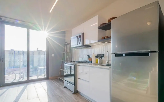 w Exceptional 1BR With Balcony in Casco View