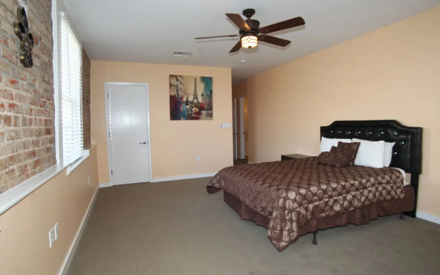 Hosteeva French Quarter Luxury Condo