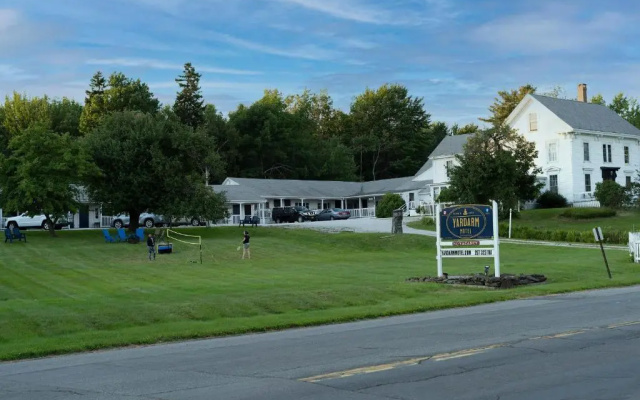Yardarm Motel