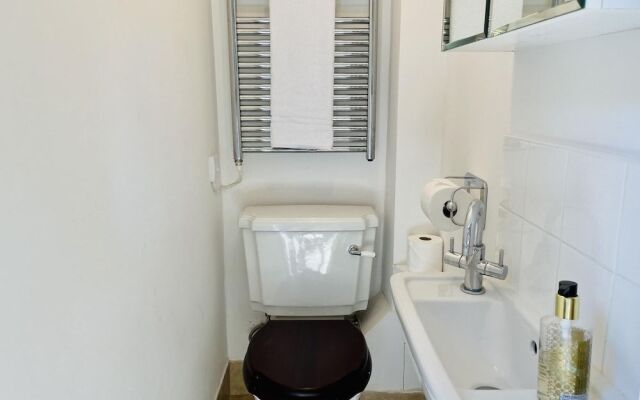 Dolls House - Luxury Townhouse - From 400 Per Night