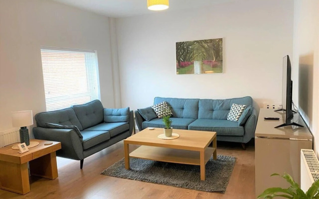 Luxury 2 bed Apartment Golden Triangle w Parking