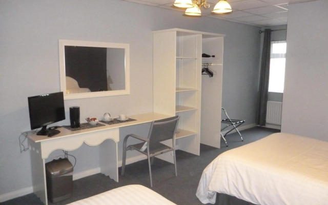 5 Corners Guest Inn