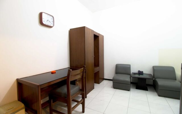 RedDoorz Dukuh Kupang