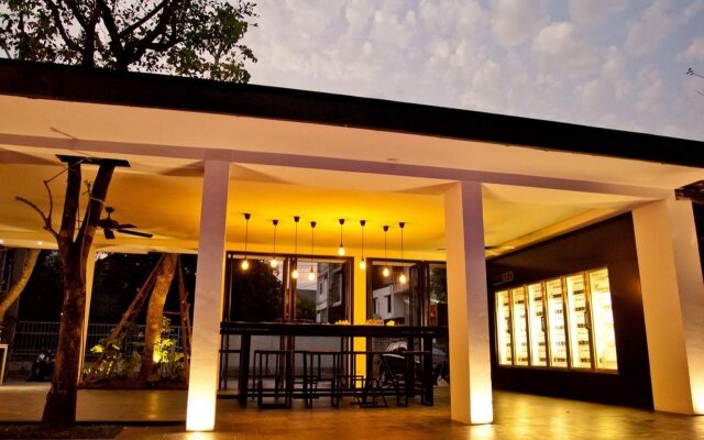 BED Phrasingh Hotel - Adults Only