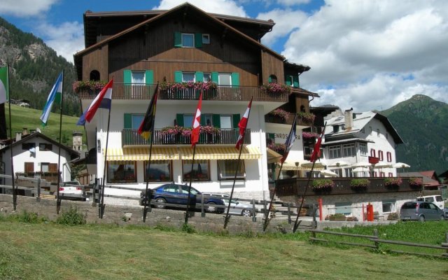 Sport Hotel Enrosadira