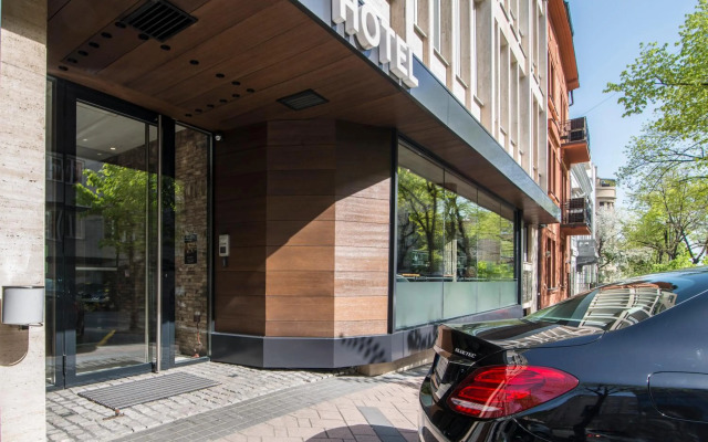 Belgrade Inn Garni Hotel