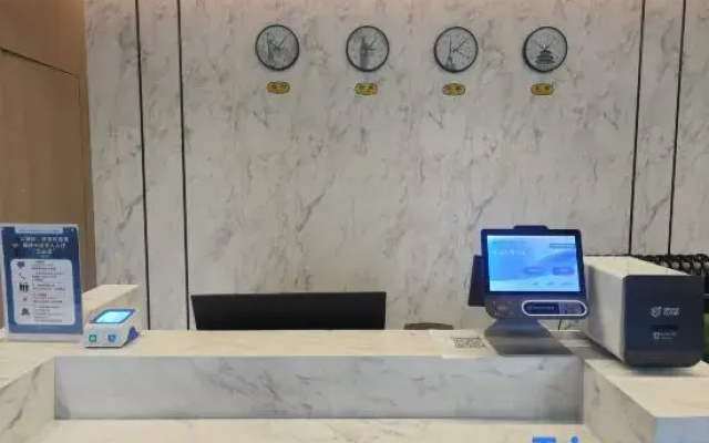 Zhengzhou Xinzheng International Airport Talent Hotel