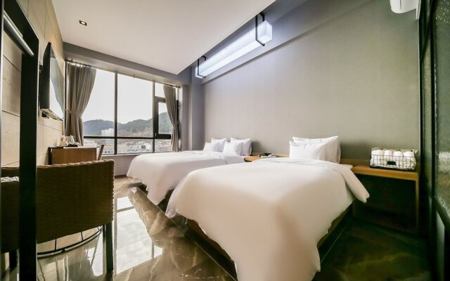 Changwon Jinhae Almond Hotel