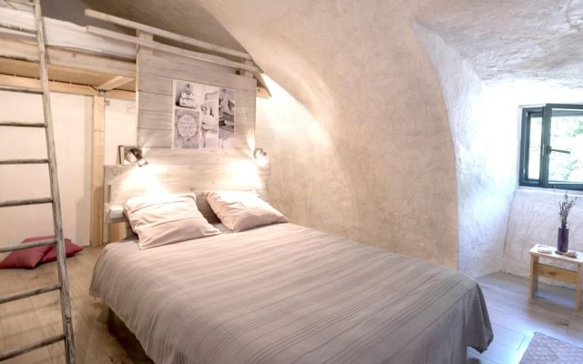 House With 4 Bedrooms in Saint-georges-de-lévéjac, With Wonderful Moun