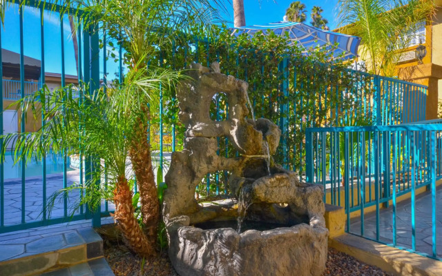 Hollywood City Inn