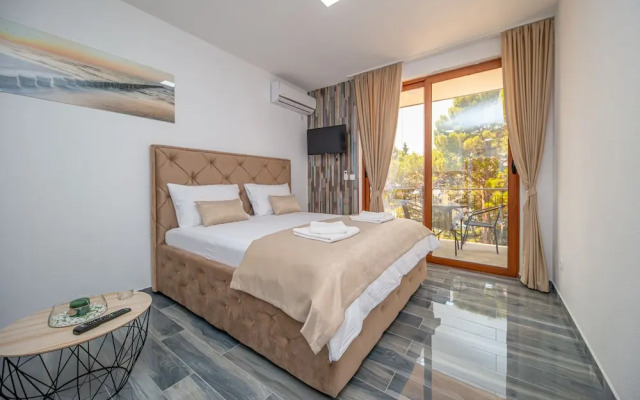 Green Pino Seaview Studios