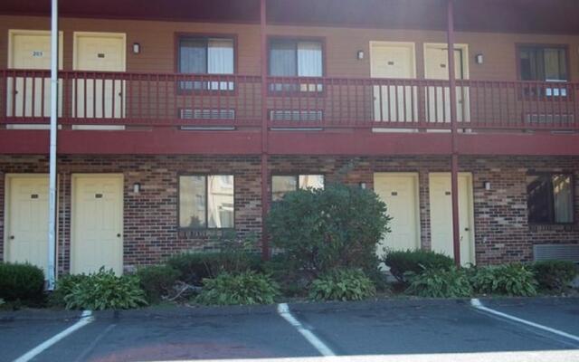 Naugatuck Motor Lodge