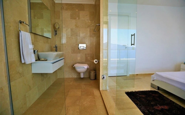 Villa Luminex by Akdenizvillam