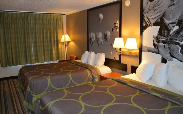 Super 8 Longview/North