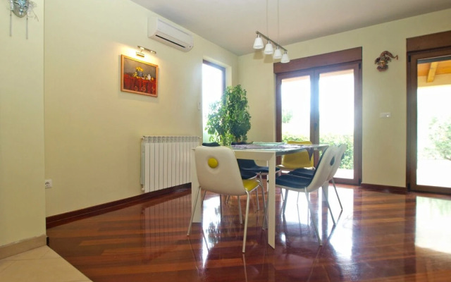 Apartment 1695