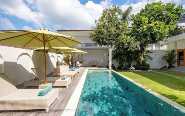 Luxurious Family 6 Br Villa in Seminyak Breakfast Include