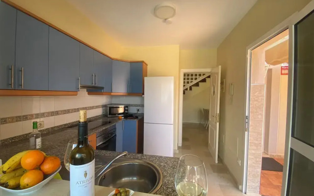 Spacious Apartment With Jacuzzi and Pool Access