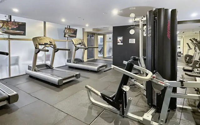 High-rise 2-bed Apartment With Gym, BBQ & Pool
