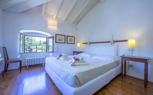 Villa Faccioli Deodara With Shared Pool