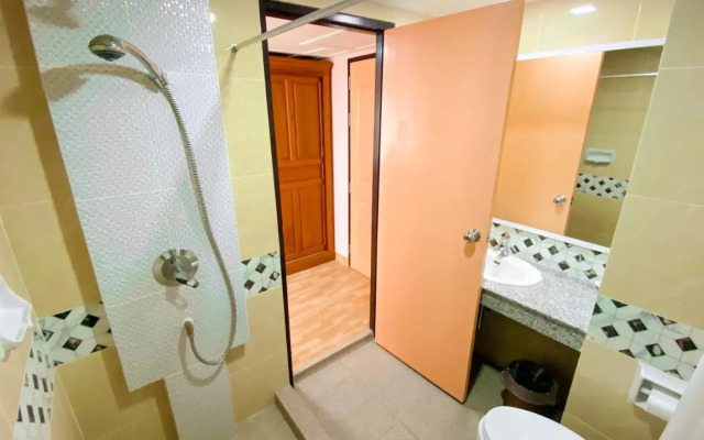 A.A. Pattaya Golden Beach Hotel
