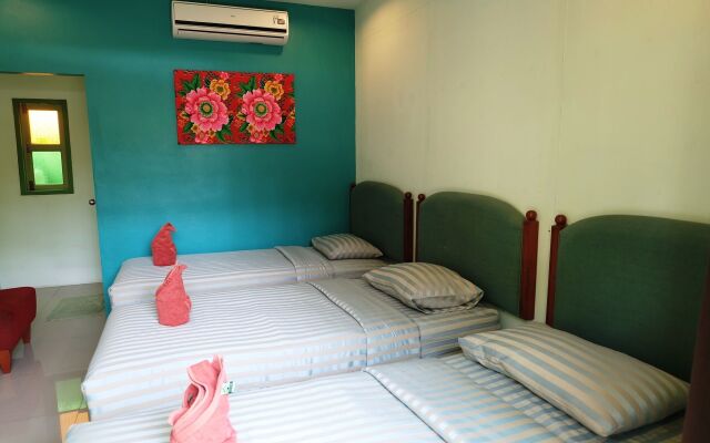 Baanrak Amphawa Homestay