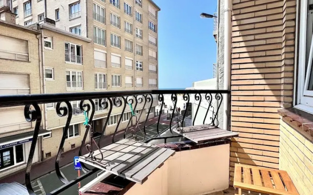 Beachfront & Sea View Sleeps 6