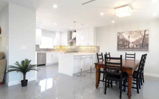 Bright Spacious Family House Near Universal Studios