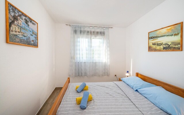 Amazing Home in Rovanjska With 4 Bedrooms, Jacuzzi and Wifi