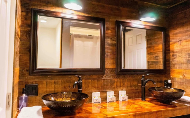Miners Suite in Shaver Lake