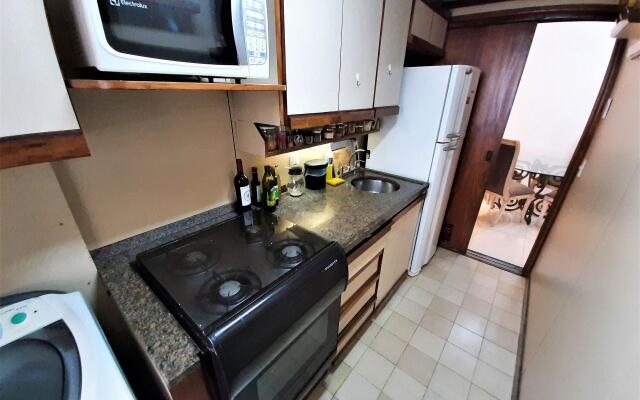 Apartamento com serviços próximo a Praia de Ipanema
