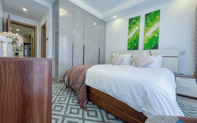 Moonlight Manor by Edmor Suites.