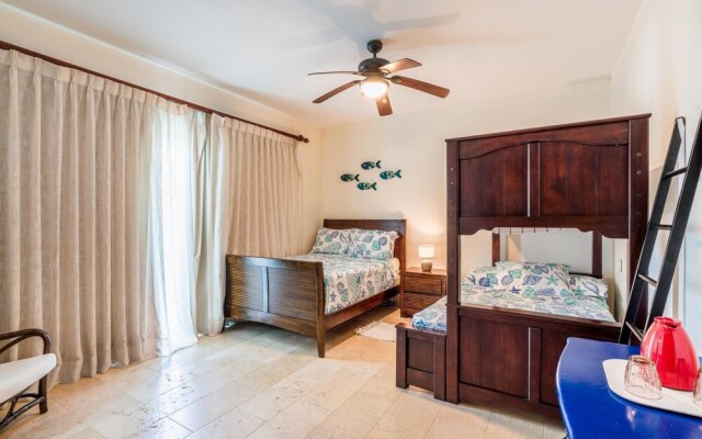 Classy Aquamarina Beachfront w Jacuzzi 6AB