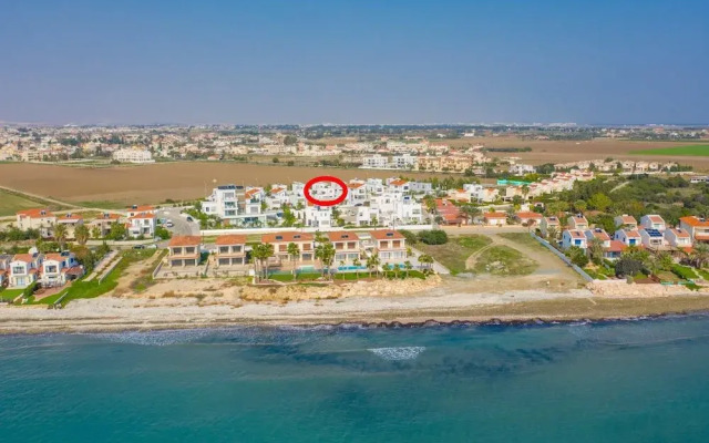Colonian Villa in Perivolia